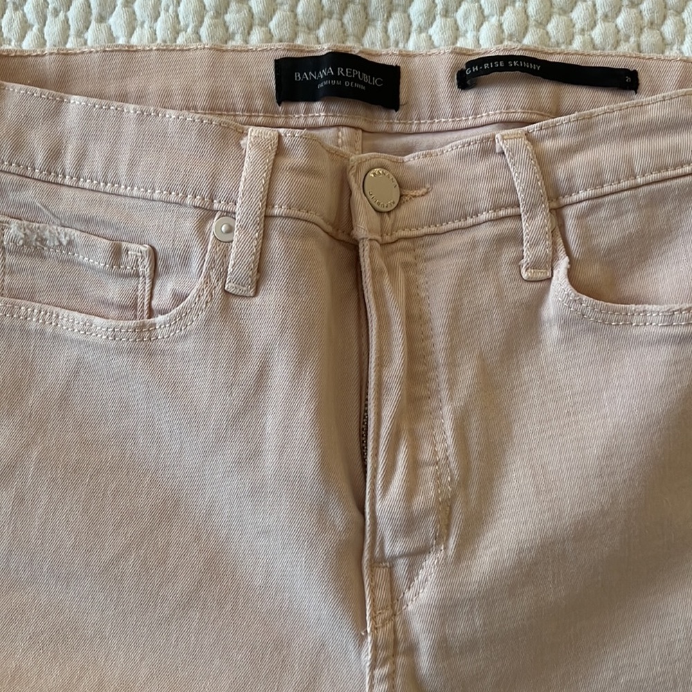 EUC Banana Republic pink distressed skinny jeans, size 29 - Picture 5 of 5
